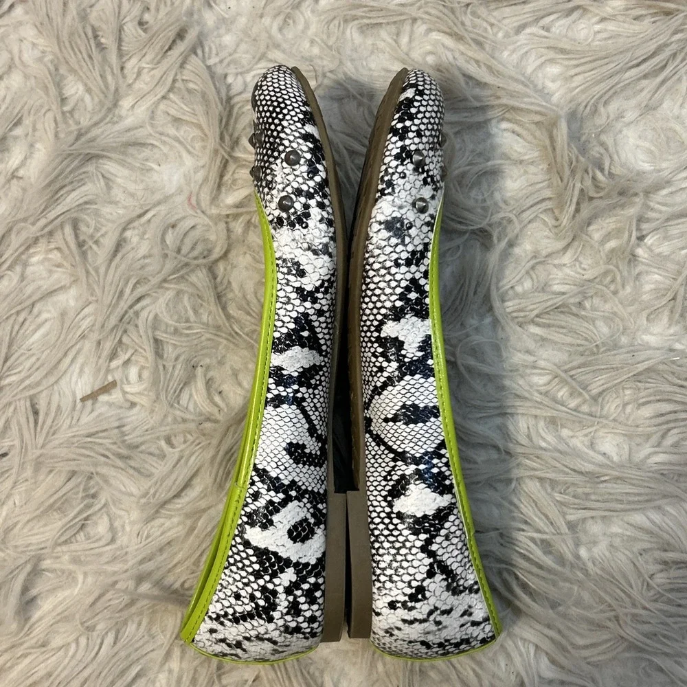 Pink & Pepper Ballet Flats 7.5 M Black White Snakeskin Leatherette Studded Green
